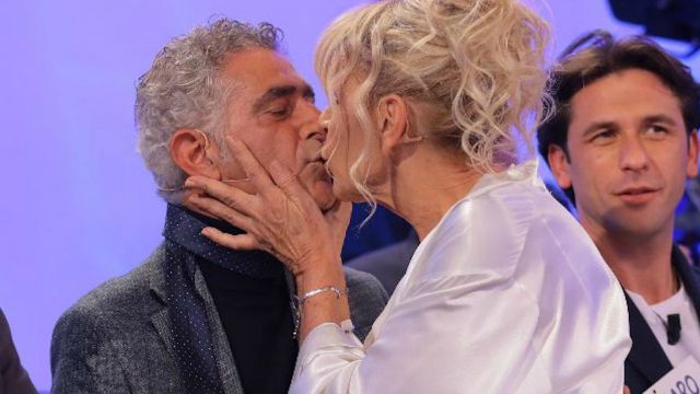 Galleria foto 'Uomini e Donne, Trono Over: un amico di Juan Luis interviene in sua difesa' - foto 2