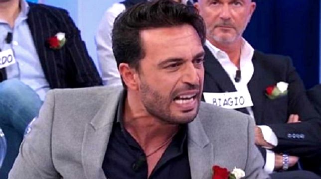 Uomini e Donne Anticipazioni, Trono Over: Armando cacciato dal programma. Ecco perché…