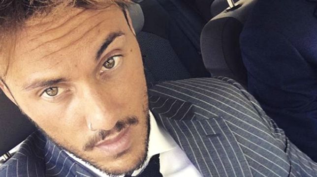 Uomini e Donne, Giulio Raselli passa la notte con una donna misteriosa: il caos sul web