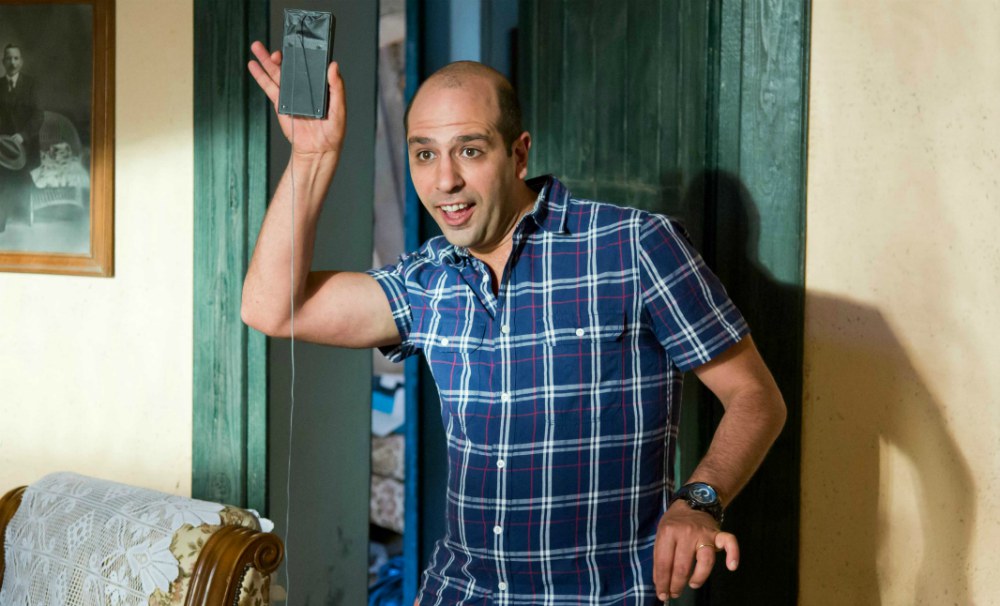 Sole a catinelle: il film comico con Checco Zalone stasera su Canale 5