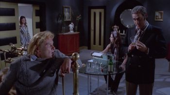 5 bambole per la luna d'agosto: il film stasera su Cine 34 5 bambole per la luna d'agosto: il film stasera su Cine 34