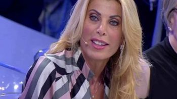 Uomini e Donne Trono Over: Anna sfiduciata dalle critiche, Samuel criticato pesantemente Uomini e Donne Trono Over: Anna sfiduciata dalle critiche, Samuel criticato pesantemente