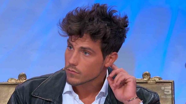 Uomini e Donne, oggi il trono classico: altre discussioni tra Daniele e Carlo