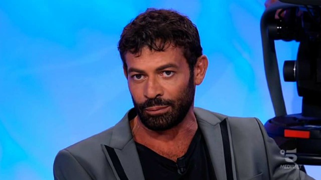 Galleria foto 'Uomini e Donne, oggi in onda il trono over: Gianni Sperti smaschera Barbara De Santi' - foto 1