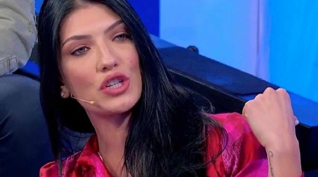 Uomini e Donne Anticipazioni, trono classico: Daniele accusato, scontro in studio tra Giovanna e Sara