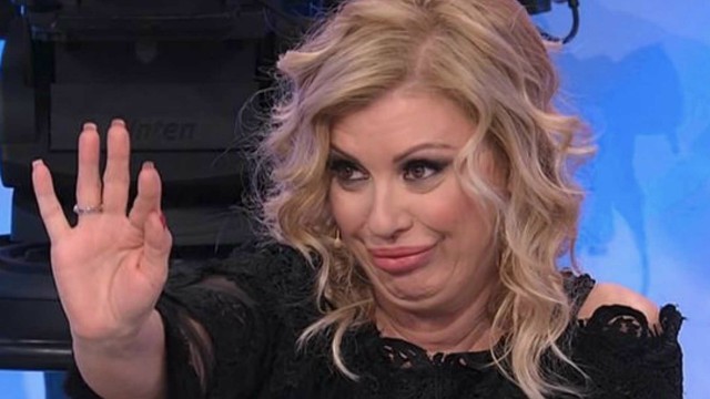 Galleria foto 'Uomini e Donne Trono Over: la reazione di Gemma e la proposta di Tina Cipollari' - foto 2