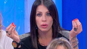 Uomini e Donne, oggi il trono over: in studio, accese polemiche e discussioni Uomini e Donne, oggi il trono over: in studio, accese polemiche e discussioni