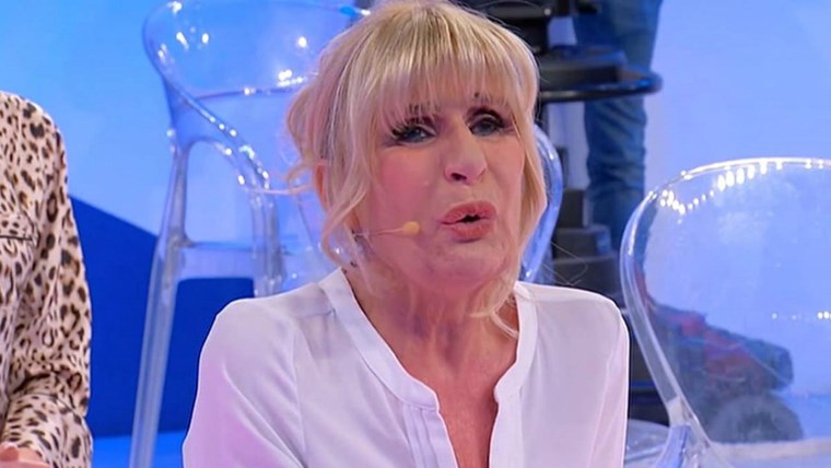 Uomini e Donne, “Gemma Galgani vuole fare la vittima, Maria De Filippi cacciala”: le parole di Maurizio Costanzo