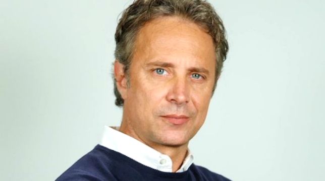 Un Posto al Sole Anticipazioni del 20 marzo 2020: Eugenio vuole riconquistare Viola