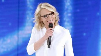 Amici 19, critiche pesanti al talent show di Maria De Filippi: “Un telecirco con fucilazione” Amici 19, critiche pesanti al talent show di Maria De Filippi: “Un telecirco con fucilazione”