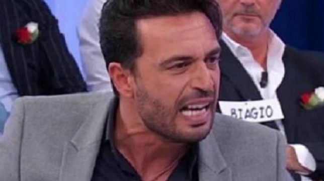 Galleria foto 'Uomini e Donne, oggi il trono over: Maria si arrabbia con Armando Incarnato e lascia lo studio' - foto 1