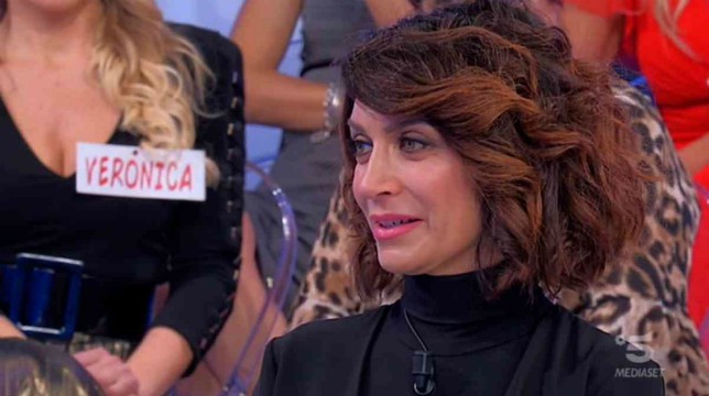 Galleria foto 'Uomini e Donne, oggi il trono over: Gemma in lacrime. Lo studio è quasi vuoto…' - foto 1