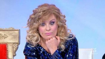 Uomini e Donne, oggi il trono over: Tina Cipollari furiosa. Tornano in studio gli ex di Gemma Uomini e Donne, oggi il trono over: Tina Cipollari furiosa. Tornano in studio gli ex di Gemma
