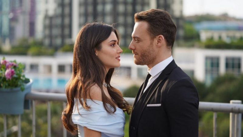 Galleria foto 'Love Is In The Air, la Soap si ferma: cambio di programmazione per Canale 5' - foto 1