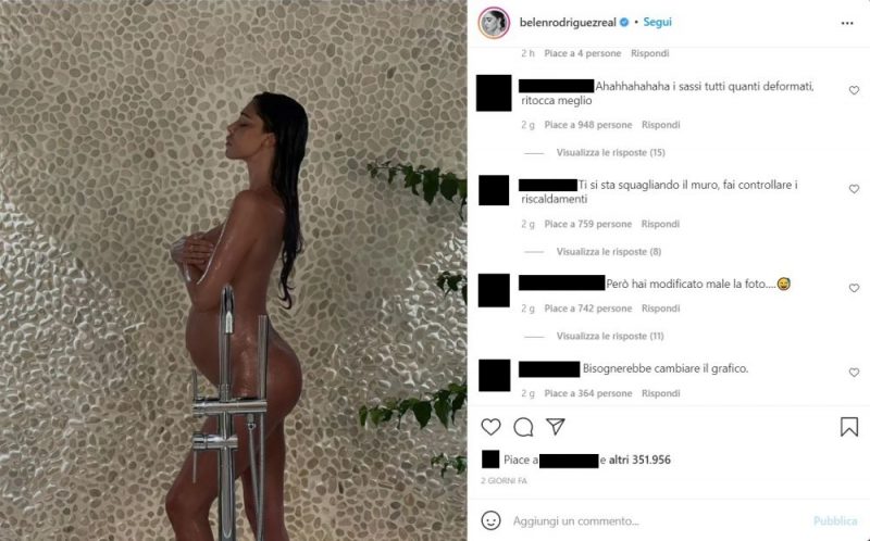 Galleria foto 'Belen Rodriguez sommersa di critiche per la foto col pancione: “Ritocca meglio”' - foto 3
