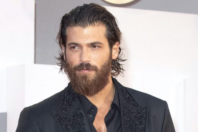 Galleria foto 'Can Yaman e il gesto che ha fatto impazzire le sue fan!' - foto 1