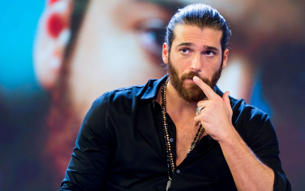 Can Yaman, in arrivo l’autobiografia dell’attore: “Ho deciso di parlarvi di me”