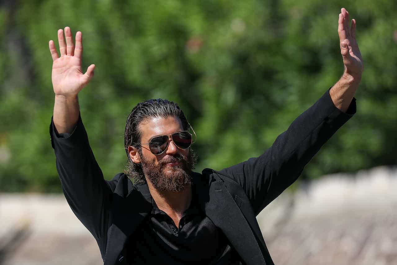 Can Yaman ospite a C’è Posta per Te 2022: il ritorno in TV dell’attore turco