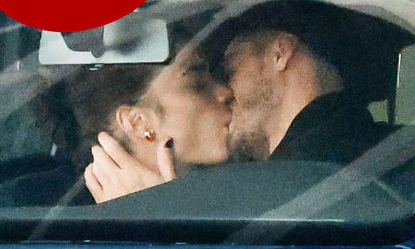 Galleria foto 'E’ ufficialmente finita tra Elodie e Marracash: il bacio con Davide Rossi lo conferma' - foto 2
