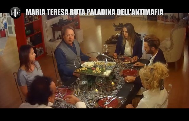 Galleria foto 'Le Iene, pesante scherzo a Maria Teresa Ruta: urla disperate mettono fine ai giochi' - foto 5