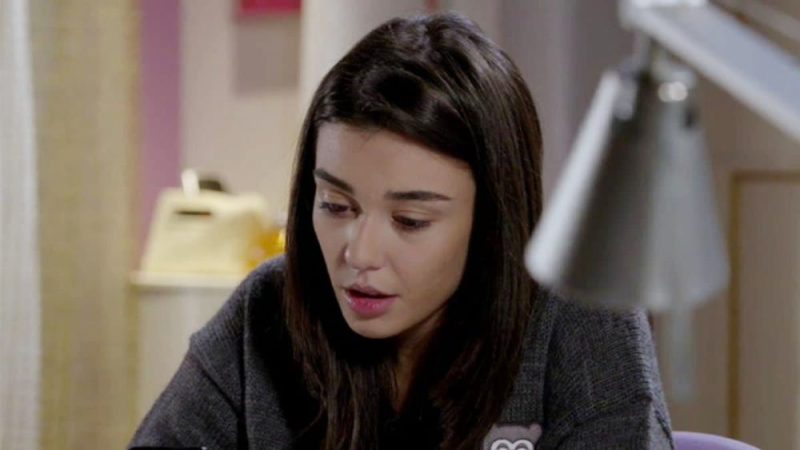 Galleria foto 'Un Posto al Sole 30 novembre 2021 Anticipazioni: Rossella in difficoltà…' - foto 1