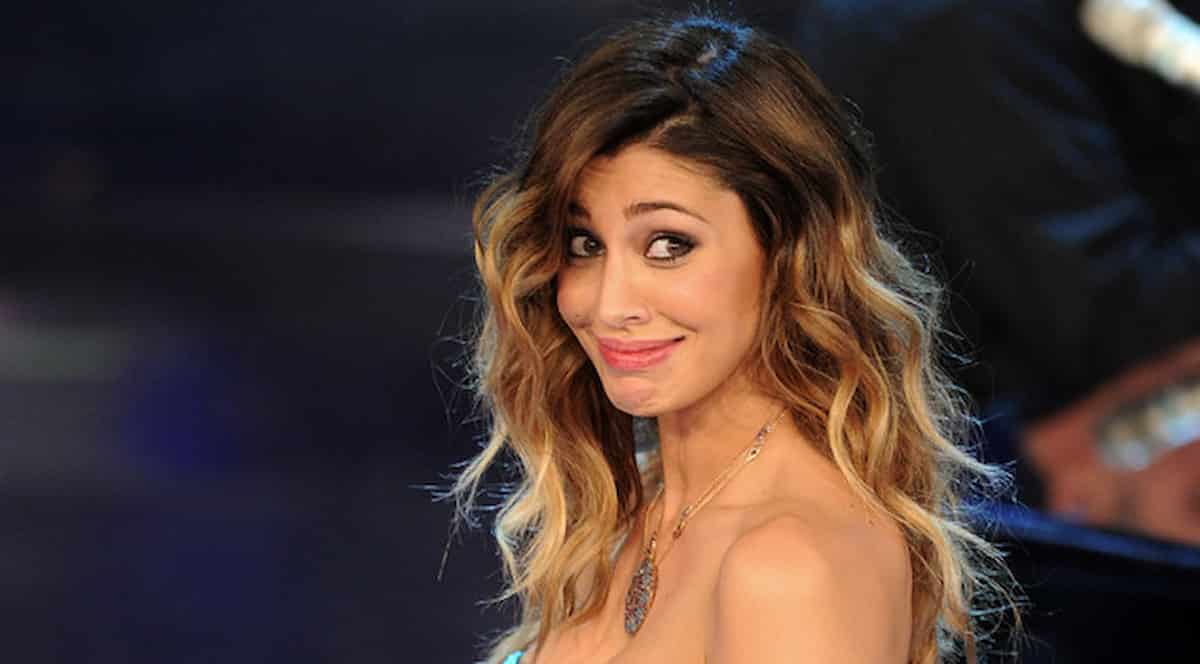 Belen monta la culla di Luna Marì da sola, la frase shock su Instagram!