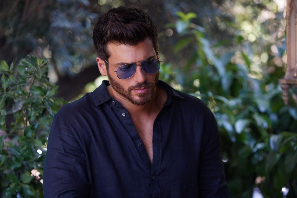 Can Yaman, su Instagram un estratto del suo libro: I fan si commuovono