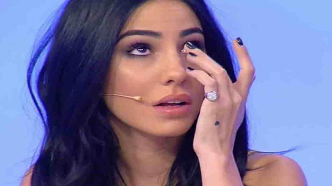 Uomini e Donne, Giulia De Lellis lancia un triste annuncio