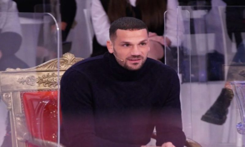 Galleria foto 'Uomini e Donne, il web insorge contro Luca: “sei finto”' - foto 1