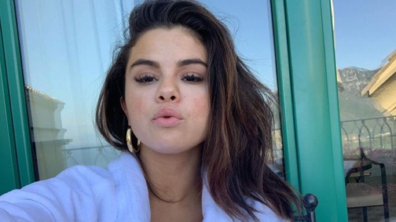 Galleria foto - Selena Gomez, ma cosa combini? L’ultimo post dell’attrice spiazza i fan Foto 1
