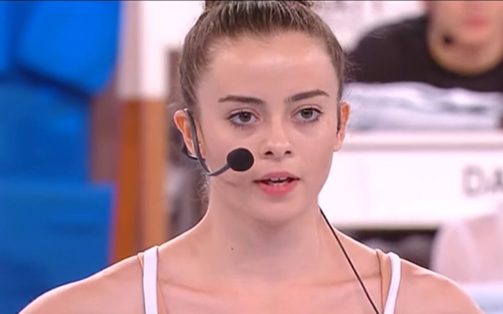 Amici 21, Celentano furiosa contro la ballerina Carola: “Ti butto fuori!”