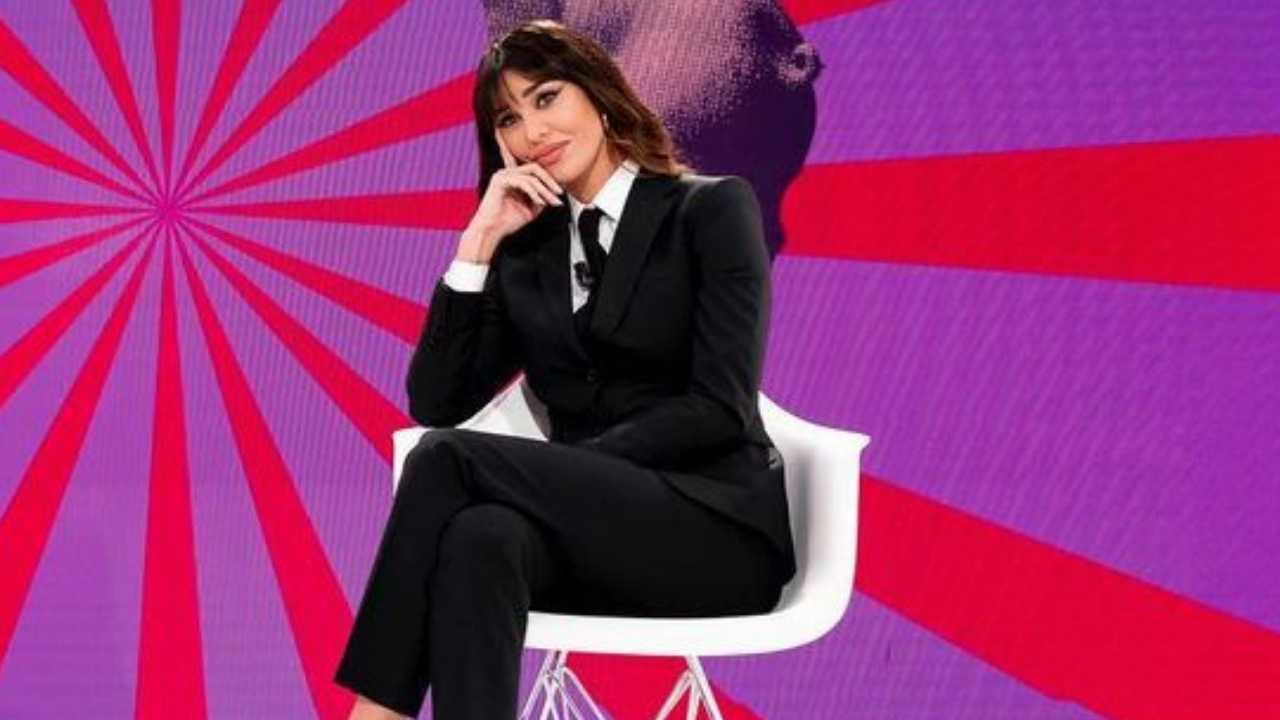 Le Iene, Belen conduce lo show da sola: Dov’è finito Teo Mammucari?