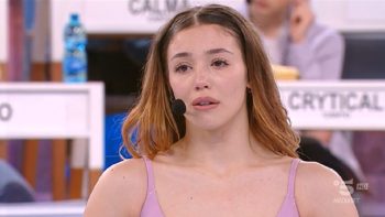 Amici 21: Serena scoppia in lacrime, i fan in rivolta: “E’ bodyshaming”
