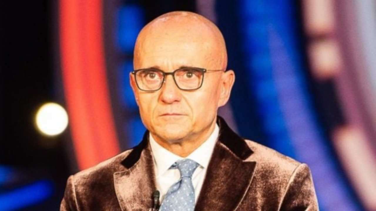 Gf Vip, Alfonso non può credere alle sue orecchie: Delia ha spifferato tutto