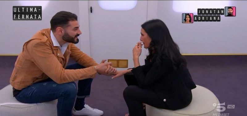 Galleria foto 'Ultima Fermata, cos’è successo realmente tra Adriana e Jonatan: dopo settimane la verità' - foto 2