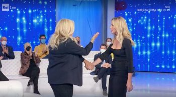 La verità sul bisticcio tra mara venier e serena autieri La verità sul bisticcio tra mara venier e serena autieri