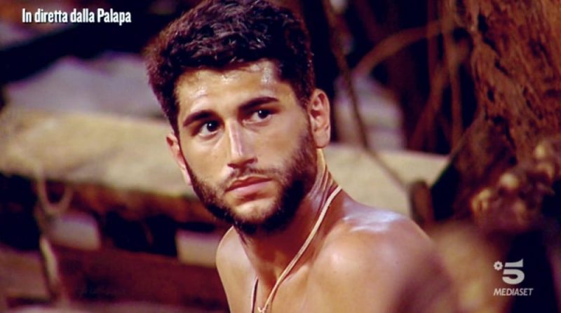 Isola dei Famosi, Jeremias Rodriguez spara a zero contro un naufrago: “Mi sta sul c***o!”