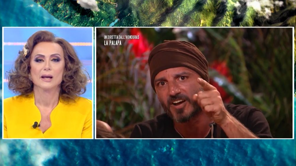Isola dei Famosi, lite furibonda tra Luxuria e Vaporidis, l’opinionista lo demolisce