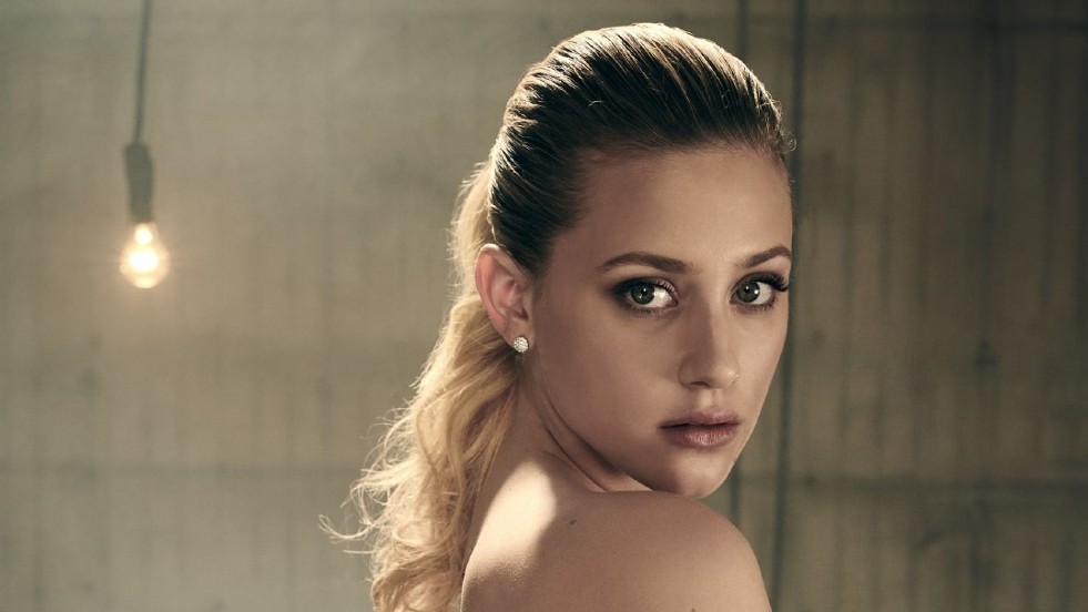 Riverdale, Lili Reinhart contro la ‘prova costume’: “Tendenza tossica”