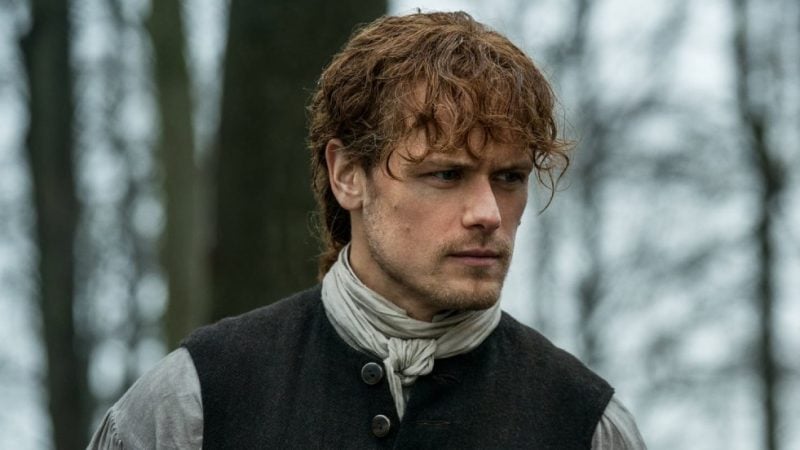 Outlander: Sam Heughan beccato a baciare una donna misteriosa, le foto