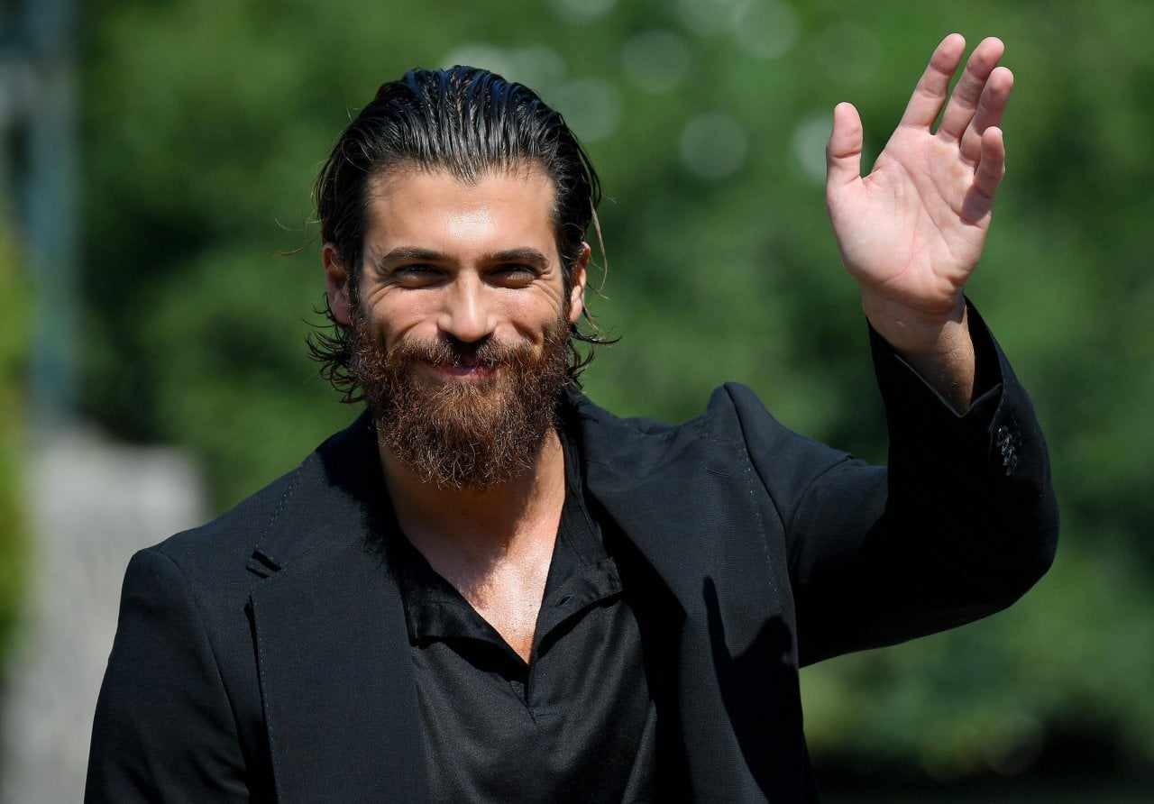 Can Yaman conquista anche Montecarlo: ad attenderlo un premio speciale!
