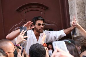 Can Yaman fan furiosi contro Mediaset