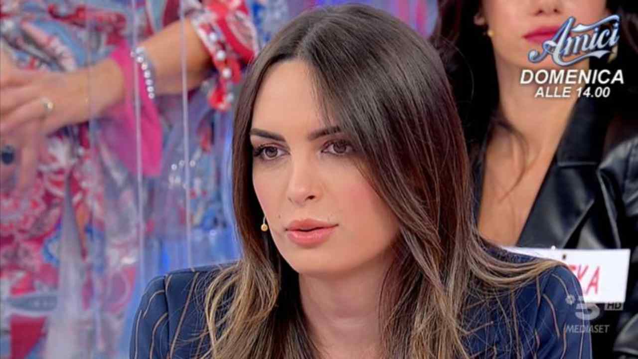 Uomini e Donne, Andrea Nicole spiazza tutti con una confessione inaspettata
