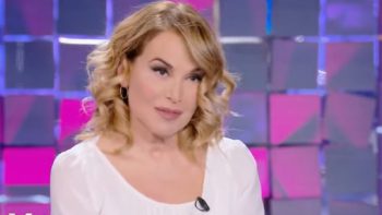 Barbara D’Urso reagisce agli attacchi a La Pupa e il Secchione: “Se a Pucci e Bruganelli non piace…”