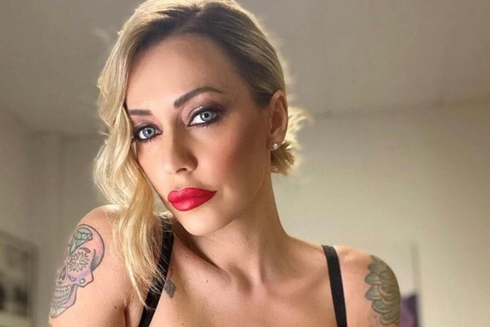 Karina Cascella sfogo e minacce sui social: “Denuncio tutti!”, ecco il motivo