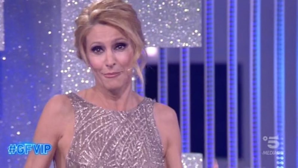 Adriana Volpe sarà opinionista anche al Gf Vip 7? Signorini svela tutto