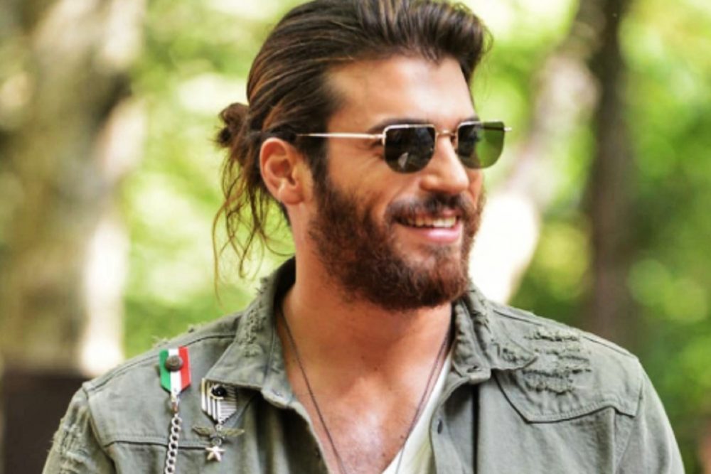 Can Yaman, rientro a Roma: Fan entusiasti, ma qualcuno fa una scenata!