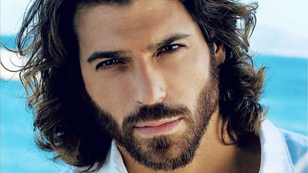 Can Yaman inguaribile romantico: Un post su Instagram fa emozionare i fan