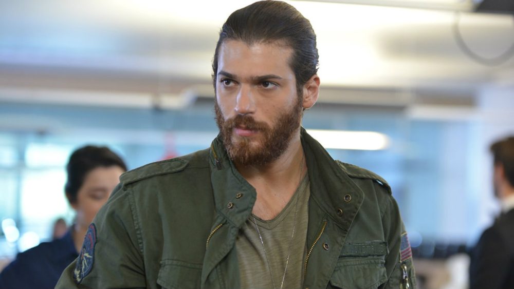 Can Yaman sul suo trasferimento: “La gente ha superato ogni limite qua”