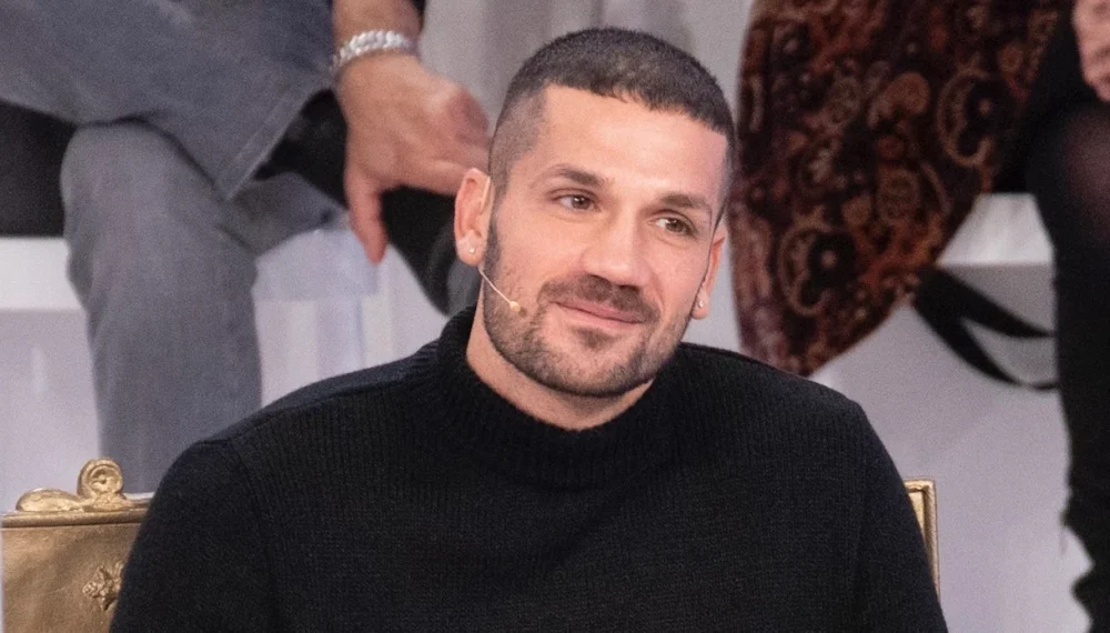 Uomini e Donne, Luca Salatino riabbraccia la madre ma Soraia non apprezza